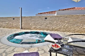 Villa in Štrika with Pool and Hot Tub