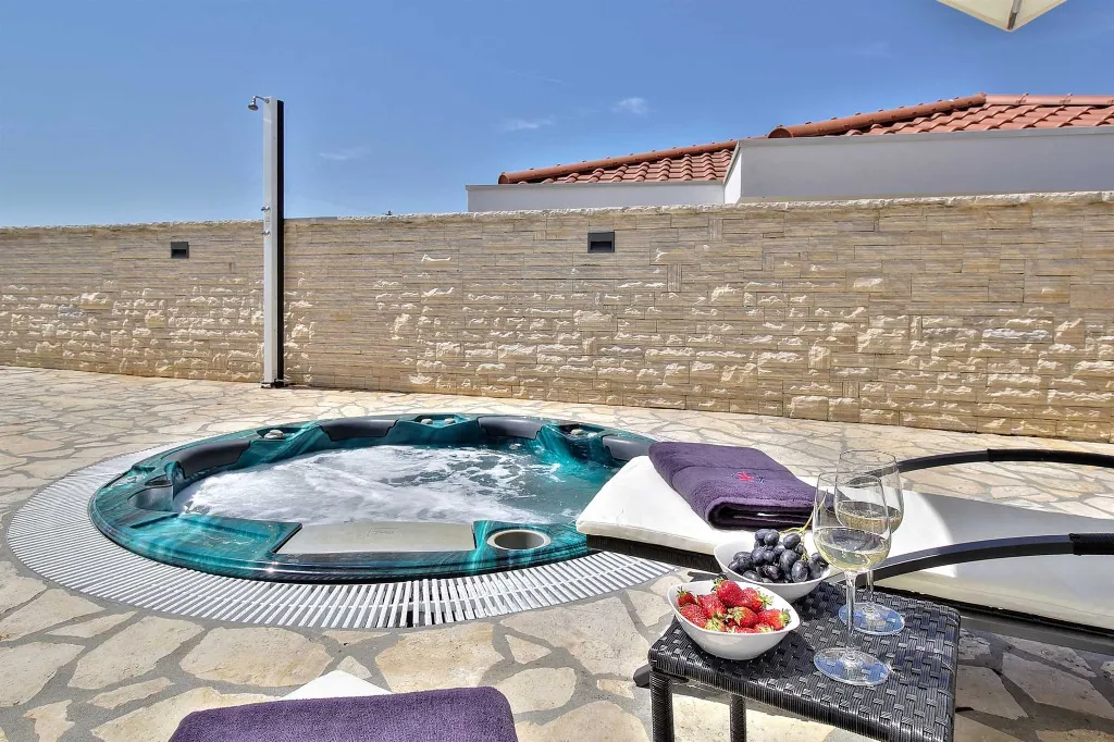 Villa in Štrika with Pool and Hot Tub