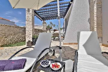 Villa in Štrika with Pool and Hot Tub