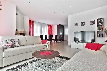 Villa in Štrika with Pool and Hot Tub