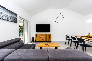 Villa in Gostinjac (Krk) with Heated Pool