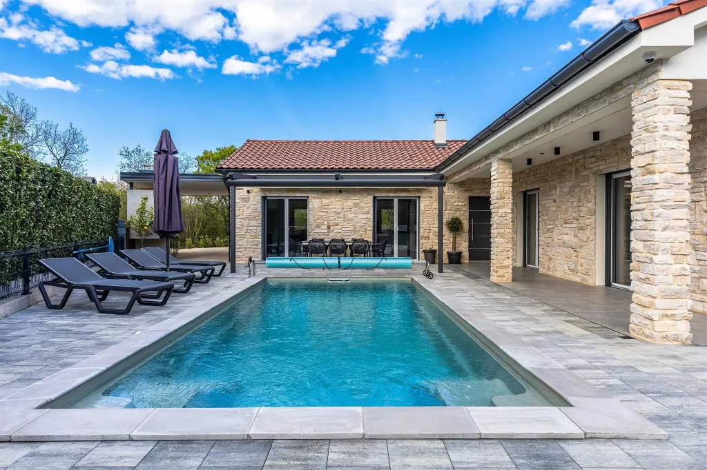 Villa in Gostinjac (Krk) with Heated Pool