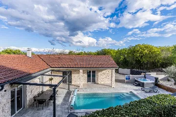 Villa in Gostinjac (Krk) with Heated Pool