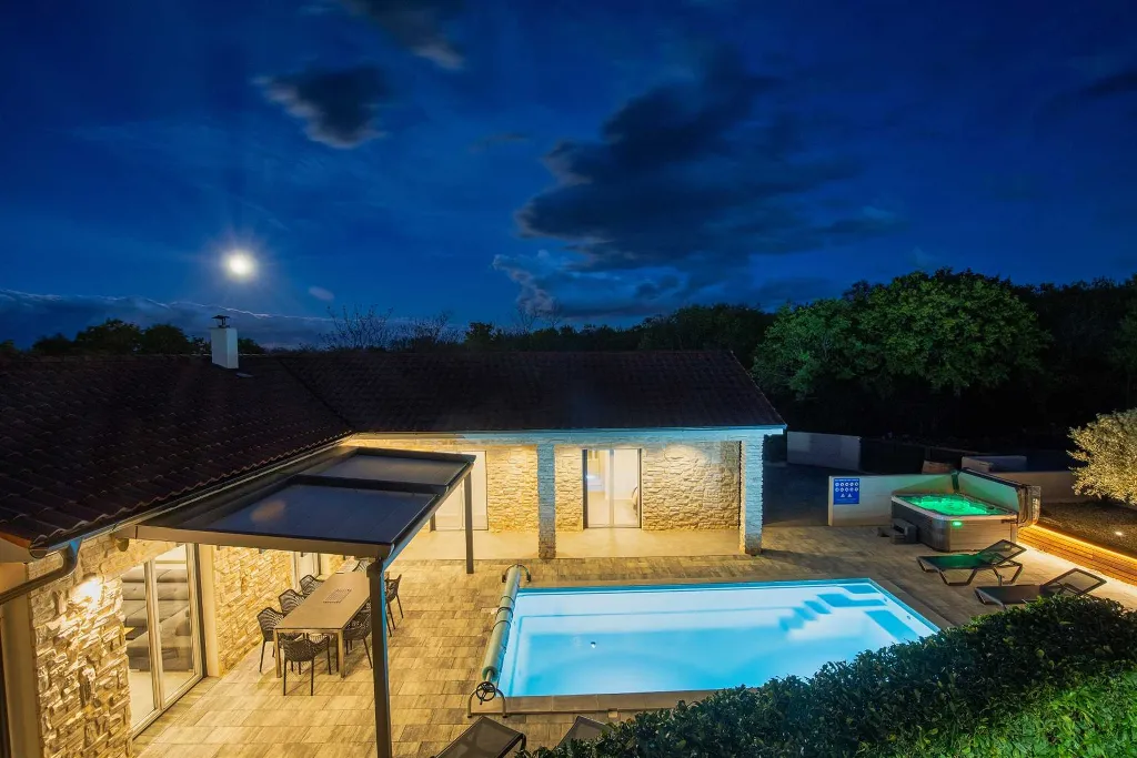 Villa in Gostinjac (Krk) with Heated Pool