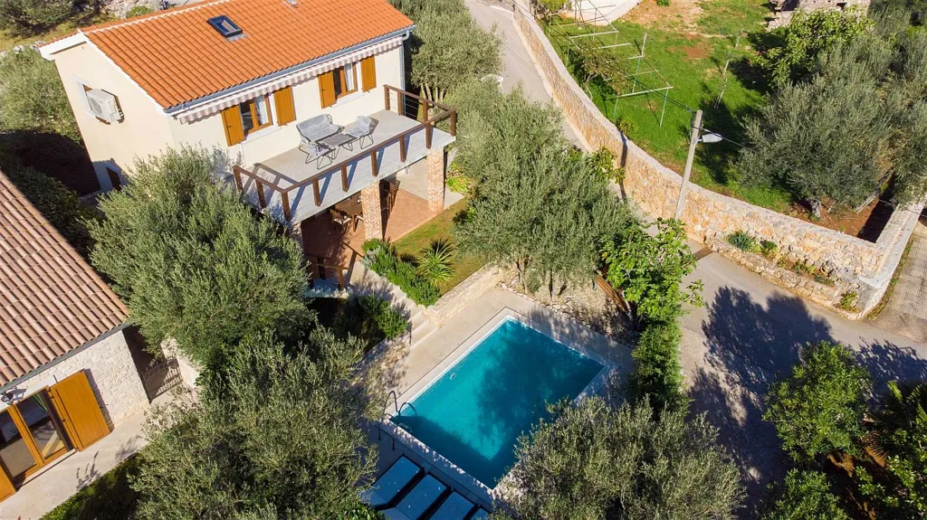 Villa with Pool and Sea View for 6 in Sužan
