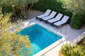 Villa with Pool and Sea View for 6 in Sužan