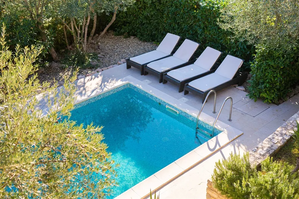 Villa with Pool and Sea View for 6 in Sužan