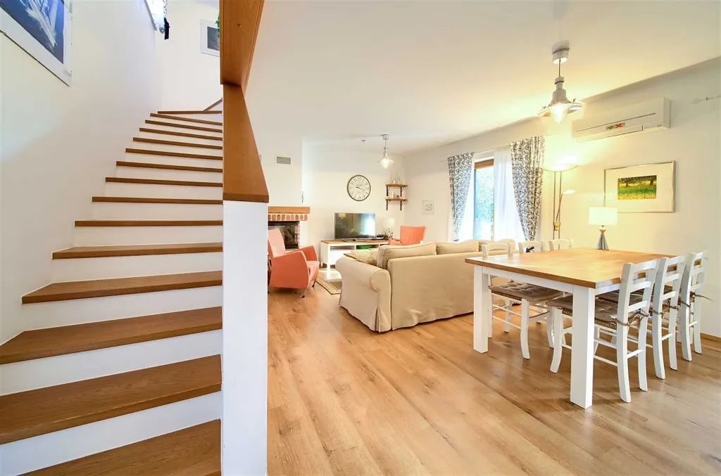 Villa with Pool and Sea View for 6 in Sužan