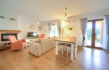 Villa with Pool and Sea View for 6 in Sužan