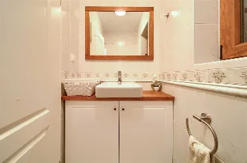 Villa with Pool and Sea View for 6 in Sužan