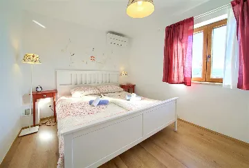 Villa with Pool and Sea View for 6 in Sužan