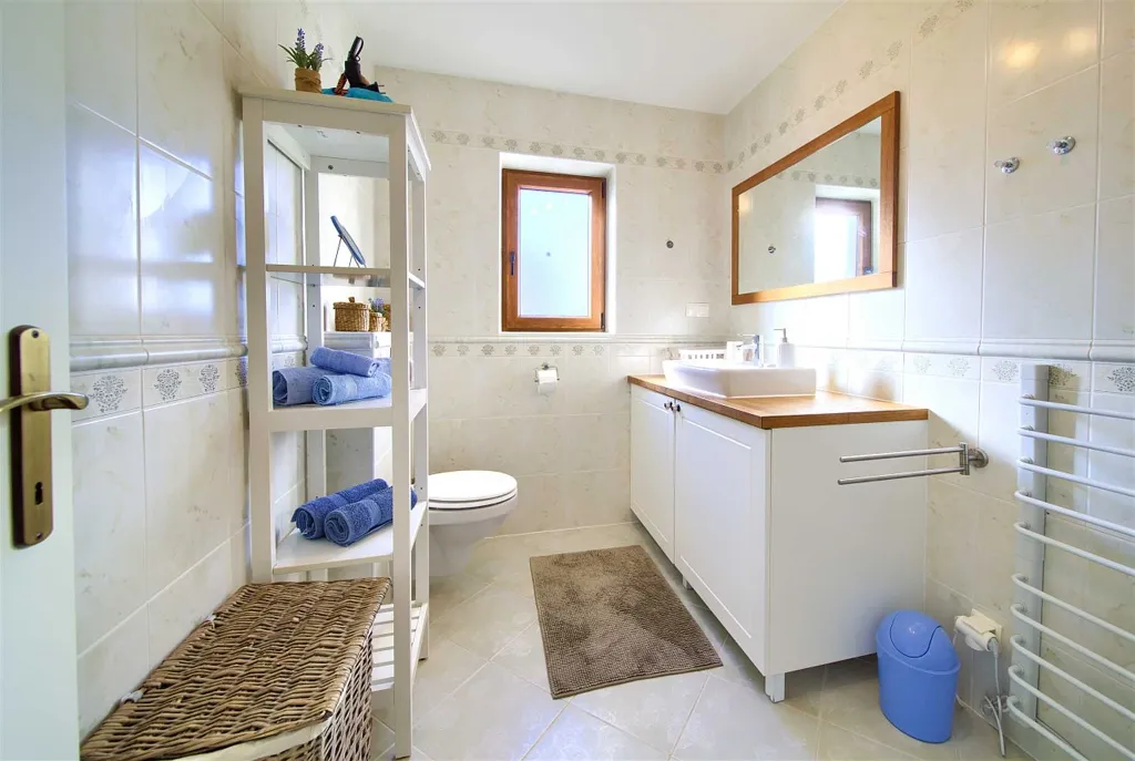 Villa with Pool and Sea View for 6 in Sužan