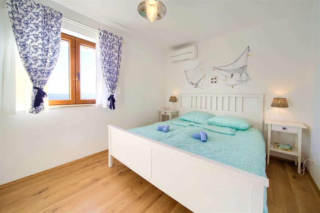Villa with Pool and Sea View for 6 in Sužan