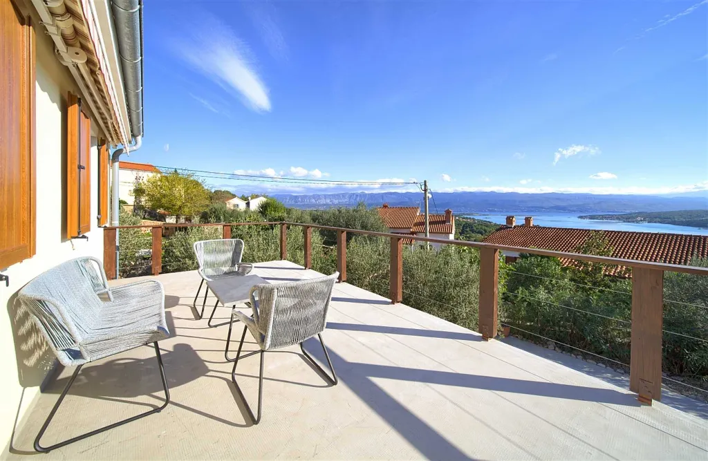 Villa with Pool and Sea View for 6 in Sužan