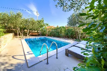 Villa with Pool and Sea View for 6 in Sužan