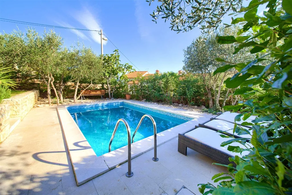 Villa with Pool and Sea View for 6 in Sužan