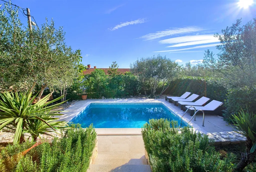 Villa with Pool and Sea View for 6 in Sužan