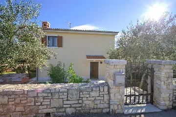 Villa with Pool and Sea View for 6 in Sužan