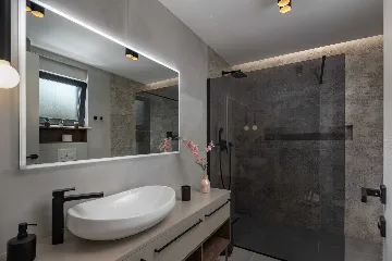 4-Bedroom Villa with Heated Pool in Kostrena