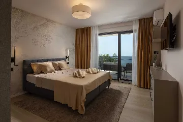 4-Bedroom Villa with Heated Pool in Kostrena