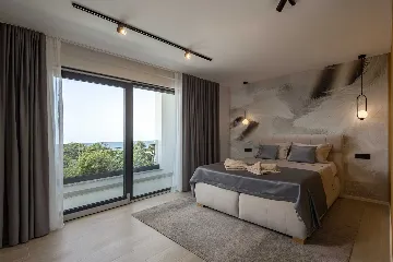 4-Bedroom Villa with Heated Pool in Kostrena