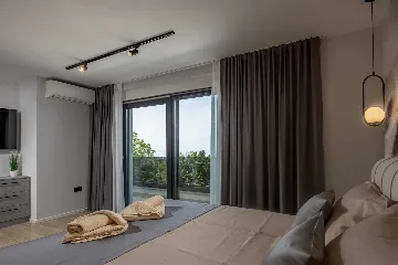 4-Bedroom Villa with Heated Pool in Kostrena