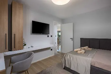 4-Bedroom Villa with Heated Pool in Kostrena