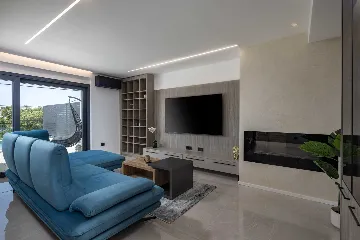 4-Bedroom Villa with Heated Pool in Kostrena