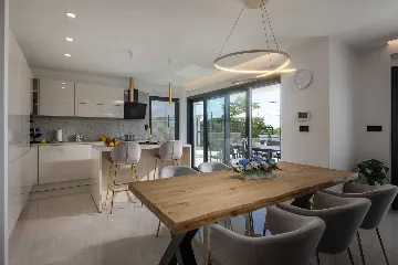 4-Bedroom Villa with Heated Pool in Kostrena