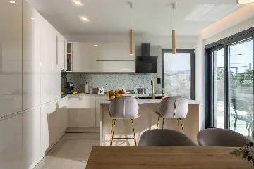 4-Bedroom Villa with Heated Pool in Kostrena