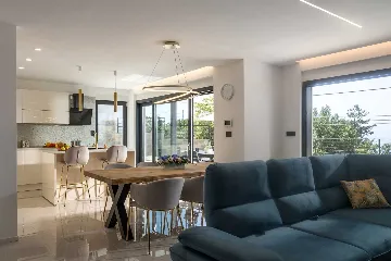 4-Bedroom Villa with Heated Pool in Kostrena