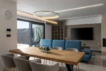 4-Bedroom Villa with Heated Pool in Kostrena