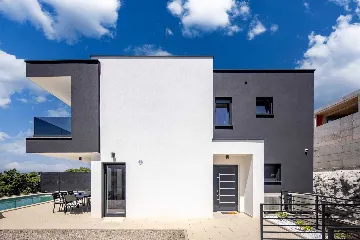 4-Bedroom Villa with Heated Pool in Kostrena