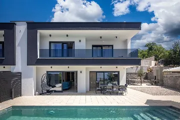 4-Bedroom Villa with Heated Pool in Kostrena