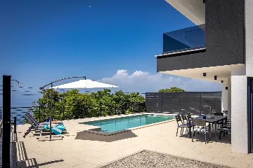 4-Bedroom Villa with Heated Pool in Kostrena