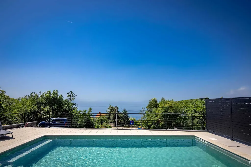 4-Bedroom Villa with Heated Pool in Kostrena