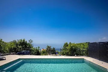 4-Bedroom Villa with Heated Pool in Kostrena