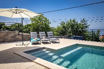 4-Bedroom Villa with Heated Pool in Kostrena