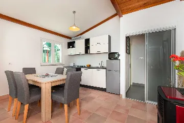 Villa with Pool, Jacuzzi & Sauna in Sveti Vid Dobrinjski