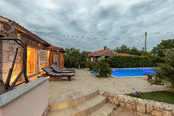Villa with Pool, Jacuzzi & Sauna in Sveti Vid Dobrinjski