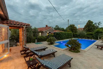 Villa with Pool, Jacuzzi & Sauna in Sveti Vid Dobrinjski