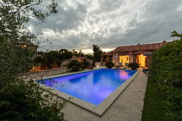 Villa with Pool, Jacuzzi & Sauna in Sveti Vid Dobrinjski