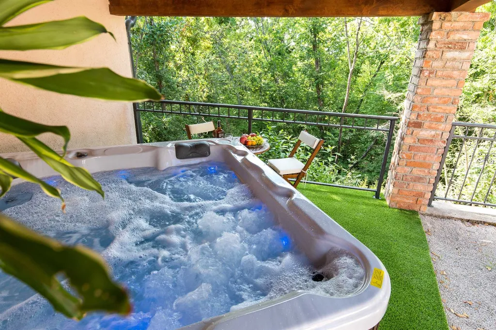 Villa with Pool, Jacuzzi & Sauna in Sveti Vid Dobrinjski