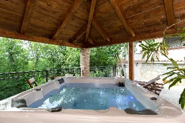 Villa with Pool, Jacuzzi & Sauna in Sveti Vid Dobrinjski