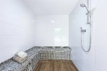 Villa with Pool, Jacuzzi & Sauna in Sveti Vid Dobrinjski