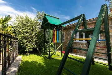 Villa with Pool, Jacuzzi & Sauna in Sveti Vid Dobrinjski