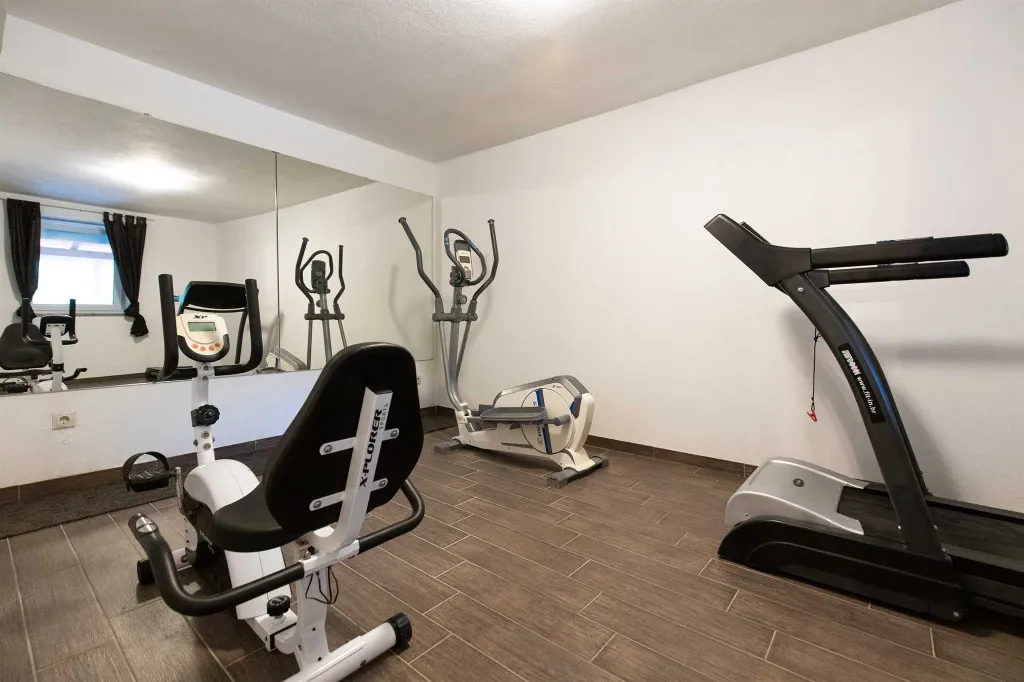 Villa with Pool, Jacuzzi & Sauna in Sveti Vid Dobrinjski