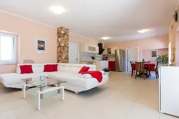 Villa with Pool, Jacuzzi & Sauna in Sveti Vid Dobrinjski