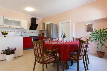 Villa with Pool, Jacuzzi & Sauna in Sveti Vid Dobrinjski