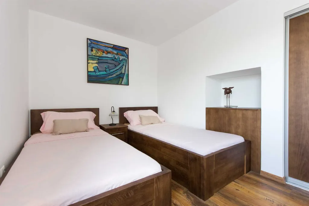 Villa with Pool, Jacuzzi & Sauna in Sveti Vid Dobrinjski
